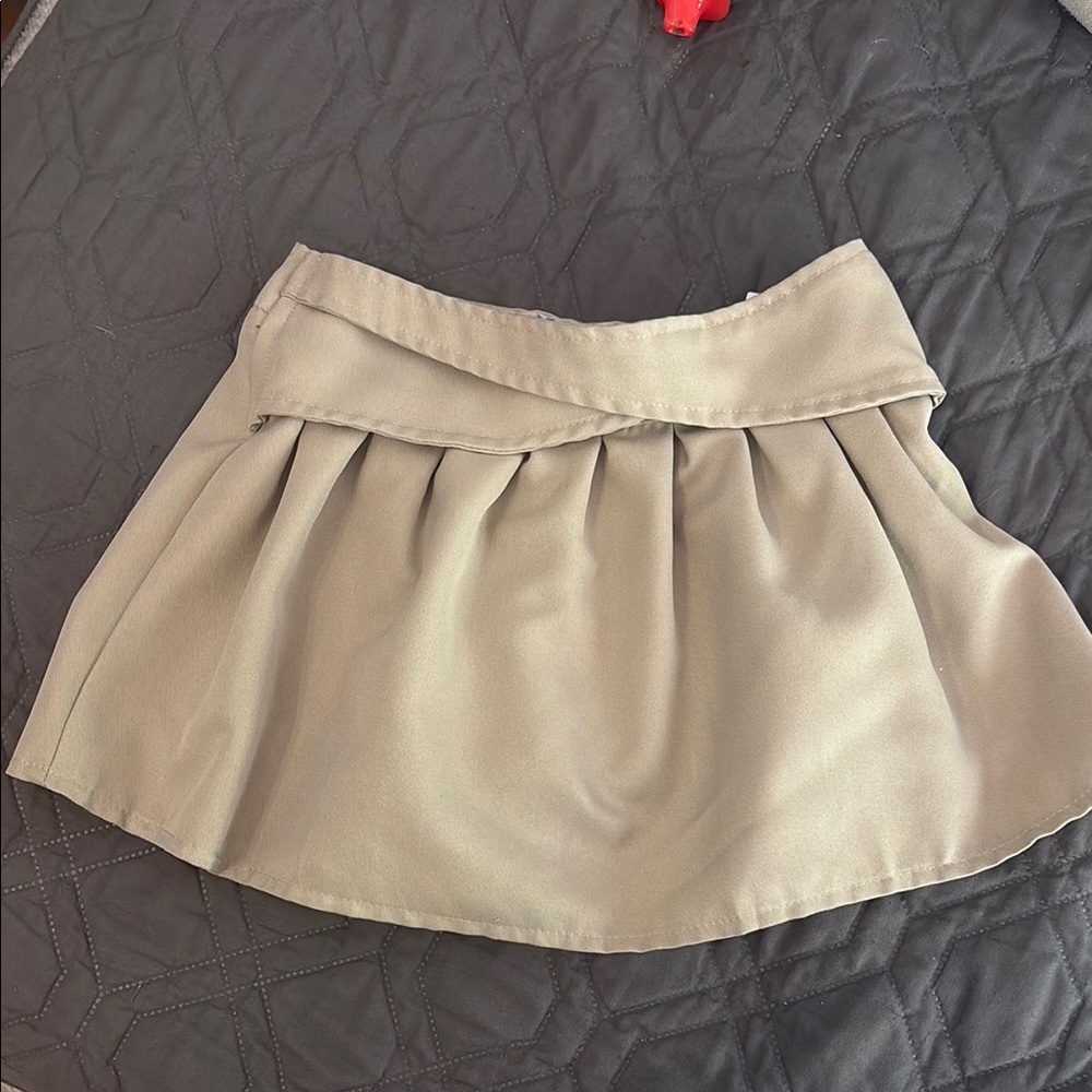 Girls tan pleated skirt with built in shorts. Size 6